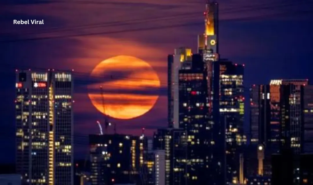 Why Is the Moon Orange Tonight and Low August 2022?